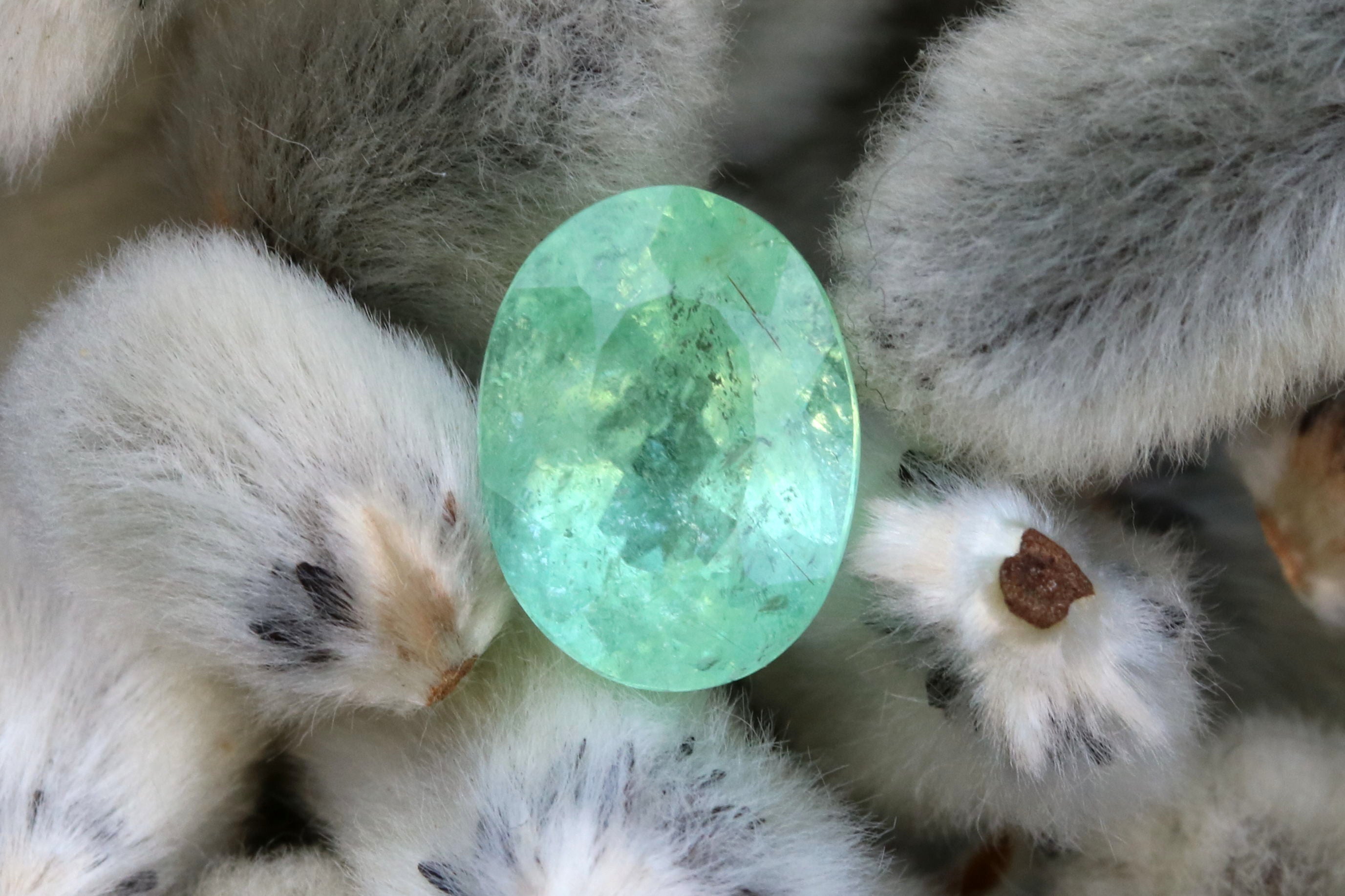 Paraiba Tourmaline Oval, 1.79CT, 8.9x6.7mm